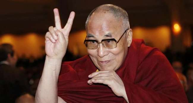 «Мышление стало устаревшим»: Далай-лама заявил, что миром должны править женщины 