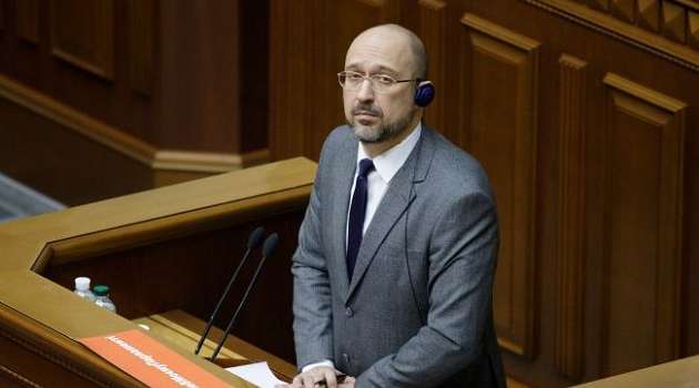 Шмыгаль назвал маски и дистанцию насущной необходимостью Шмыгаль назвал маски и дистанцию насущной необходимостью