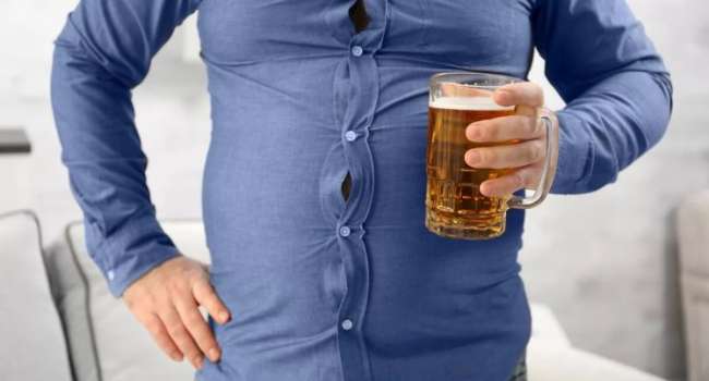 Специалисты развенчали главный миф о связи алкоголя и лишнего веса 