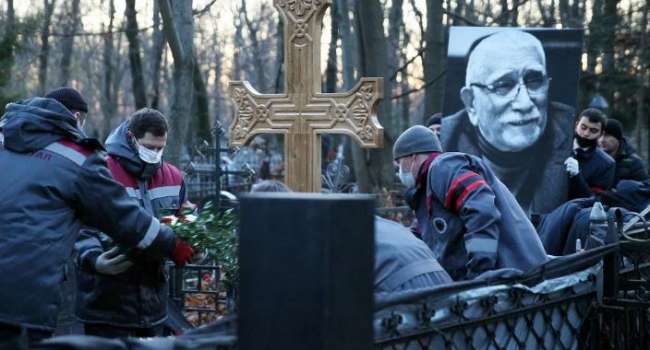 В Москве полностью уничтожили могилу покончившей с собой дочери Джигарханяна