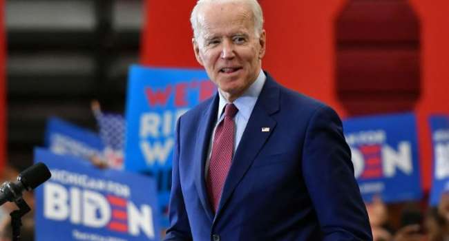  «Ему нужно браться за ум»: американский сенатор сравнил Джо Байдена с Лениным