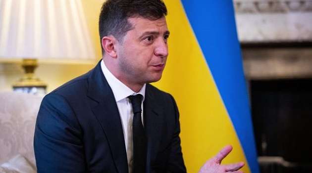 Зеленский: на Донбассе постоянно существует угроза, российские войска остаются на нашей границе Зеленский: на Донбассе постоянно существует угроза, российские войска остаются на нашей границе