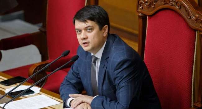 «Теперь он сможет подобрать базового умеренно-ватного избирателя»: журналист прокомментировал заявление Разумкова о шествие вышиванок в честь дивизии «Галичина» «Теперь он сможет подобрать базового умеренно-ватного избирателя»: журналист прокомментировал заявление Разумкова о шествие вышиванок в честь дивизии «Галичина»