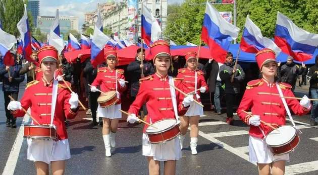 Боевики «Л/ДНР» организовали парады в связи с 7-й годовщиной «референдума», задействовав детей и молодежь Боевики «Л/ДНР» организовали парады в связи с 7-й годовщиной «референдума», задействовав детей и молодежь