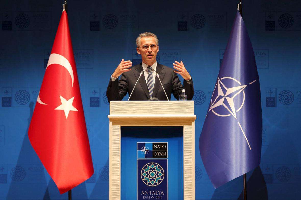 В нато ли турция. Турция НАТО. Турция против НАТО. Столтенберг в Турции. Вступление Турции в НАТО.