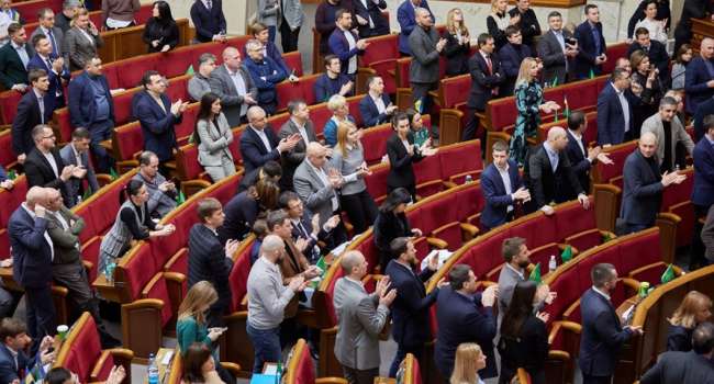 Блогер: все сделанное Зеленским и его слугами только укрепляет статус-кво сложившейся после Майдана ситуации, сложившегося консенсуса «элит»