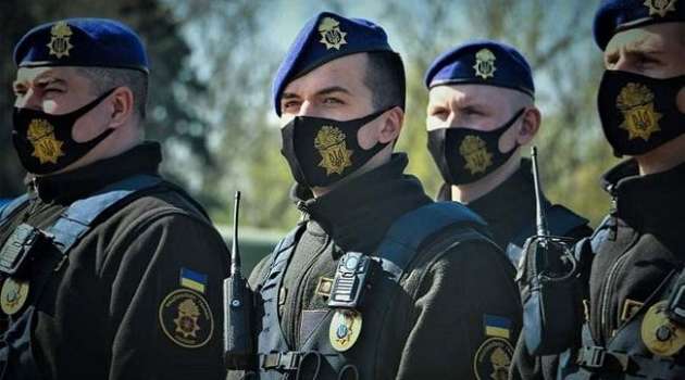  Полицейские Одессы задержали мужчину с коммунистической символикой