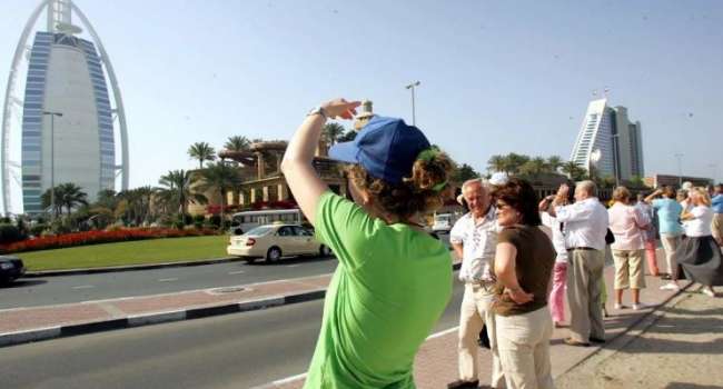 «Законы этой страны нужно уважать»: эксперты предупредили туристов о запретах в ОАЭ 