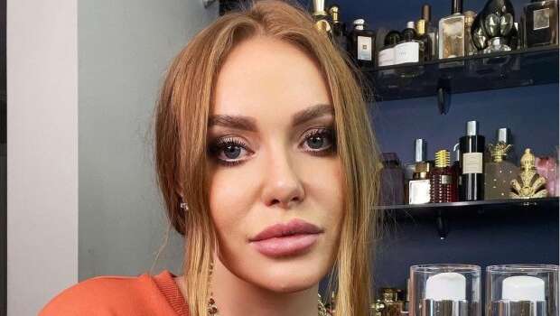 «Лежу в комнате второй день и не реагирую ни на что»: Слава Каминская сообщила, что у нее умер отец 