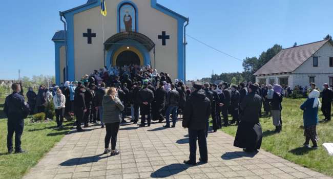 В Ровенской области агентура РПЦ силой удерживает храм, отказываясь отдавать его общине и ПЦУ