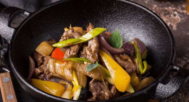«Полноценное и полезное блюдо»: диетолог рассказала, как приготовить из мяса «нечто невероятное»