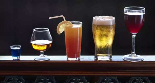 Учёные назвали самый опасный компонент спиртных напитков 