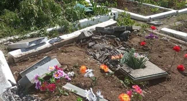 «Уничтожили десятки могил»: боевики в Луганской области занялись варварством 