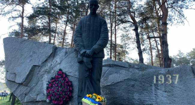 Политолог: впервые со времен Революции Достоинства президент страны не приехал почтить память жертв политических репрессий в Быковне