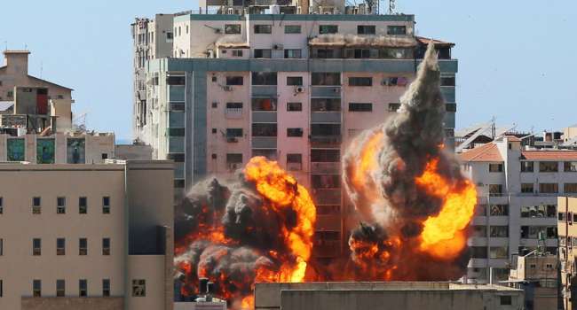 Израиль продолжает уничтожать дома командиров ХАМАС в Секторе Газа