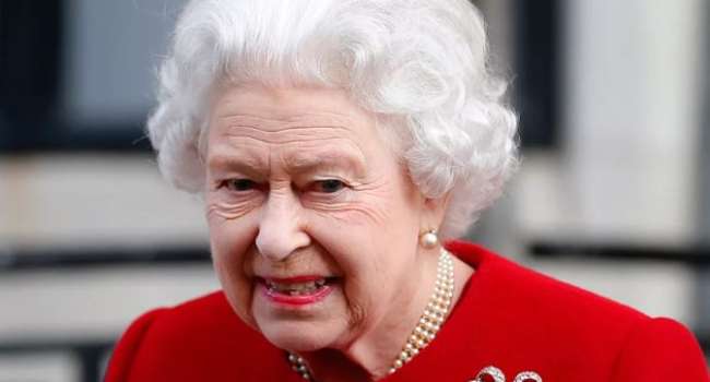 Королеву Елизавету II подозревают в мошенничестве из-за завещания супруга 