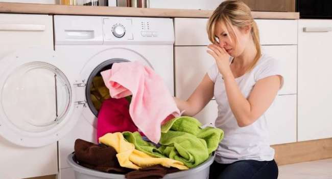 «Чтобы не пахло плесенью»: специалисты рассказали, как стирать вещи и бельё 