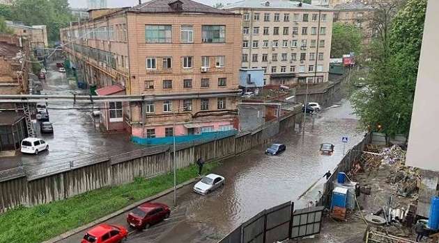 Киян попередили про суттєве погіршення погоди у найближчі години Киян попередили про суттєве погіршення погоди у найближчі години