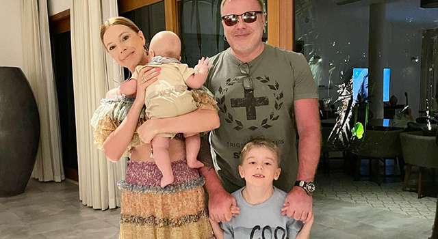 «Ноги – огонь!» Наталья Подольская, родившая двух детей, позировала в мини-сарафане во время прогулки «Ноги – огонь!» Наталья Подольская, родившая двух детей, позировала в мини-сарафане во время прогулки