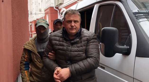 Повалили на пол и били током: журналист Есипенко рассказал о пытках в Крыму Повалили на пол и били током: журналист Есипенко рассказал о пытках в Крыму