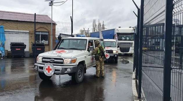 Красный Крест за неделю доставил на Донбасс 17 грузовиков «гуманитрки»