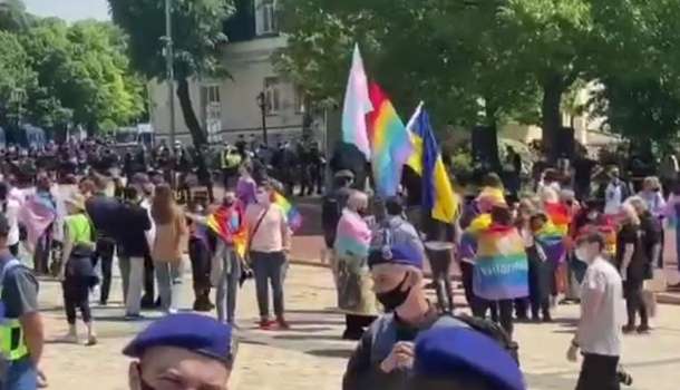 В центре Киева проходит акция в поддержку прав трансгендеров 