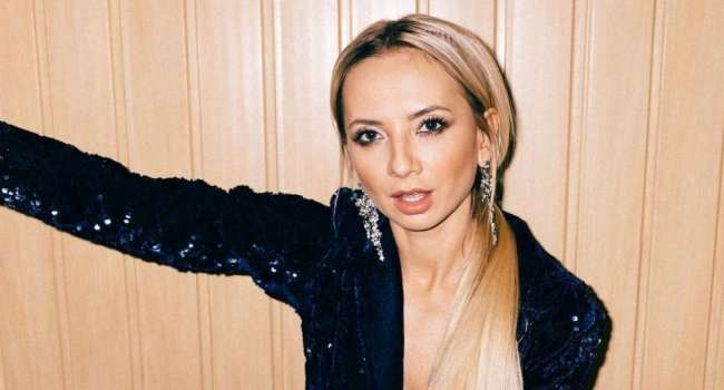 «Огонь», «Ноги очень сексуальны»: Ирина Сопонару примерила короткие джинсовые шорты, позируя в обнимку с двумя популярными певицами «Огонь», «Ноги очень сексуальны»: Ирина Сопонару примерила короткие джинсовые шорты, позируя в обнимку с двумя популярными певицами