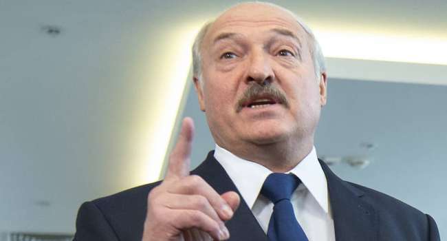 Политолог: силовики уже окончательно приняли Лукашенко в клещи