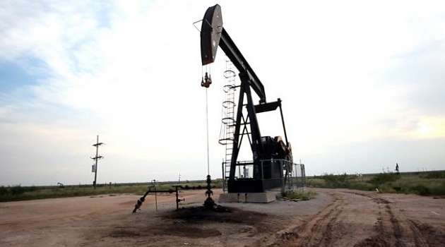 После резкого скачка цены на нефть начали снижаться  