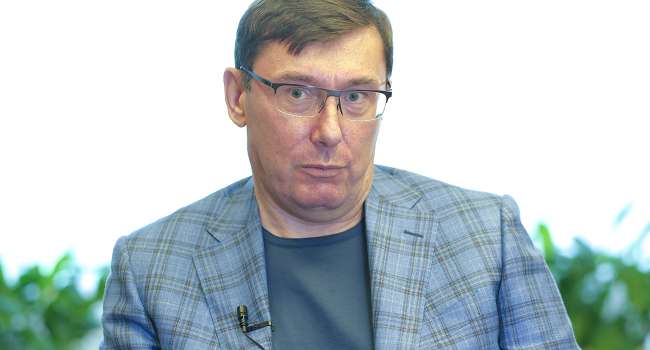 Луценко могут выдать в качестве ценного подарка Байдену, когда тот приедет в Киев в августе на празднование 30-летия независимости Украины, – журналист