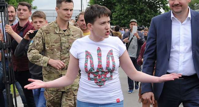 Надежда Савченко призналась, что зарабатывает на жизнь шитьем, изготовляя копии машин, которые можно использовать как подушки Надежда Савченко призналась, что зарабатывает на жизнь шитьем, изготовляя копии машин, которые можно использовать как подушки