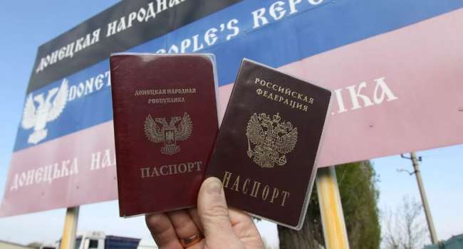 «Не для распада Украины»: обозреватель назвал причину раздачи российских паспортов жителям Донбасса 