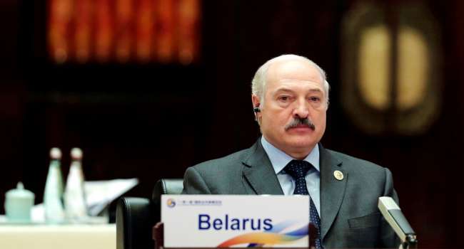 Романенко: самое время перекрыть Лукашенко кислород и создать сложности с соляркой, цементом и чадящими МАЗами Романенко: самое время перекрыть Лукашенко кислород и создать сложности с соляркой, цементом и чадящими МАЗами
