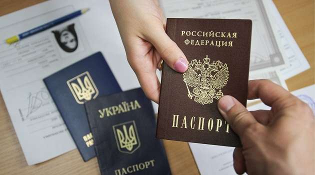 Романенко назвал единственное условие провала Россией кампании по раздаче паспортов на Донбассе