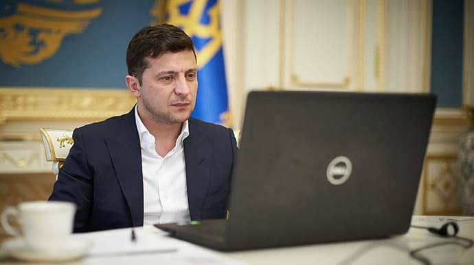 Блогер: вот и появилось объяснение, почему рейтинг Зеленского все еще № 1