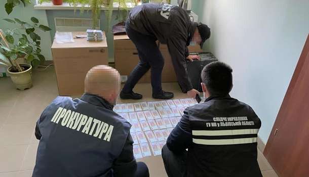 Во Львовской области на взятке задержан чиновник «Нафтогаза» Во Львовской области на взятке задержан чиновник «Нафтогаза»