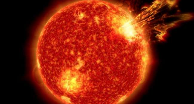 «Земли она не достигнет»: ученые заявили о выброшенном Солнцем гигантском облаке плазмы 