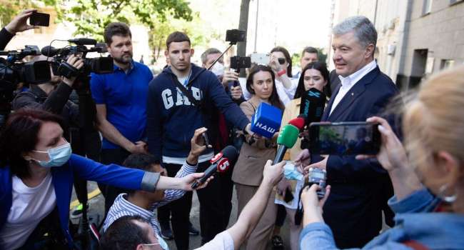 Порошенко ходил сегодня на допрос в СБУ, хотя повестку ему никто не вручал, – журналист