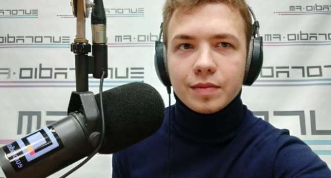 «Могут начать рассмотрение вопроса о признании «ЛДНР»»: блогер объяснил, как Беларусь передаст Протасевича «Могут начать рассмотрение вопроса о признании «ЛДНР»»: блогер объяснил, как Беларусь передаст Протасевича