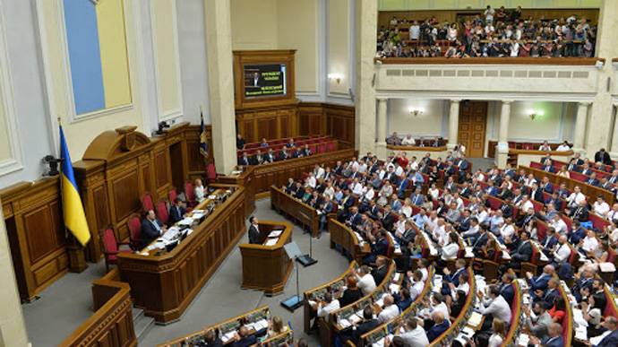 Политолог: Закон о пвсевдоолигархизации принят благодаря голосам депутатов Коломойского и Ахметова