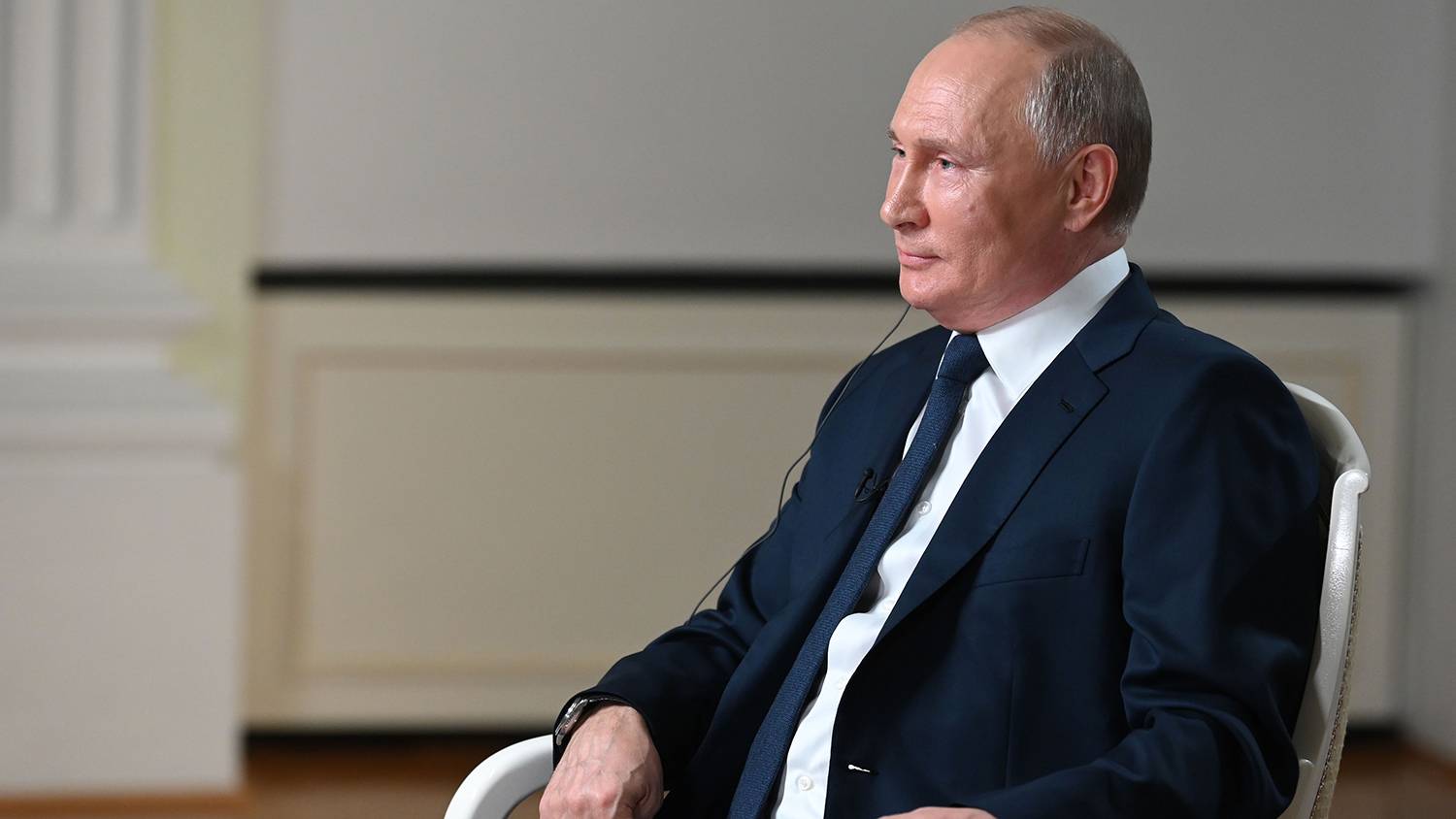 Путин пожаловался Макрону на «деструктивные» шаги Киева по Донбассу