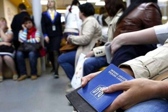 Поляки продолжают зазывать украинцев на работу: кому платят больше всего?