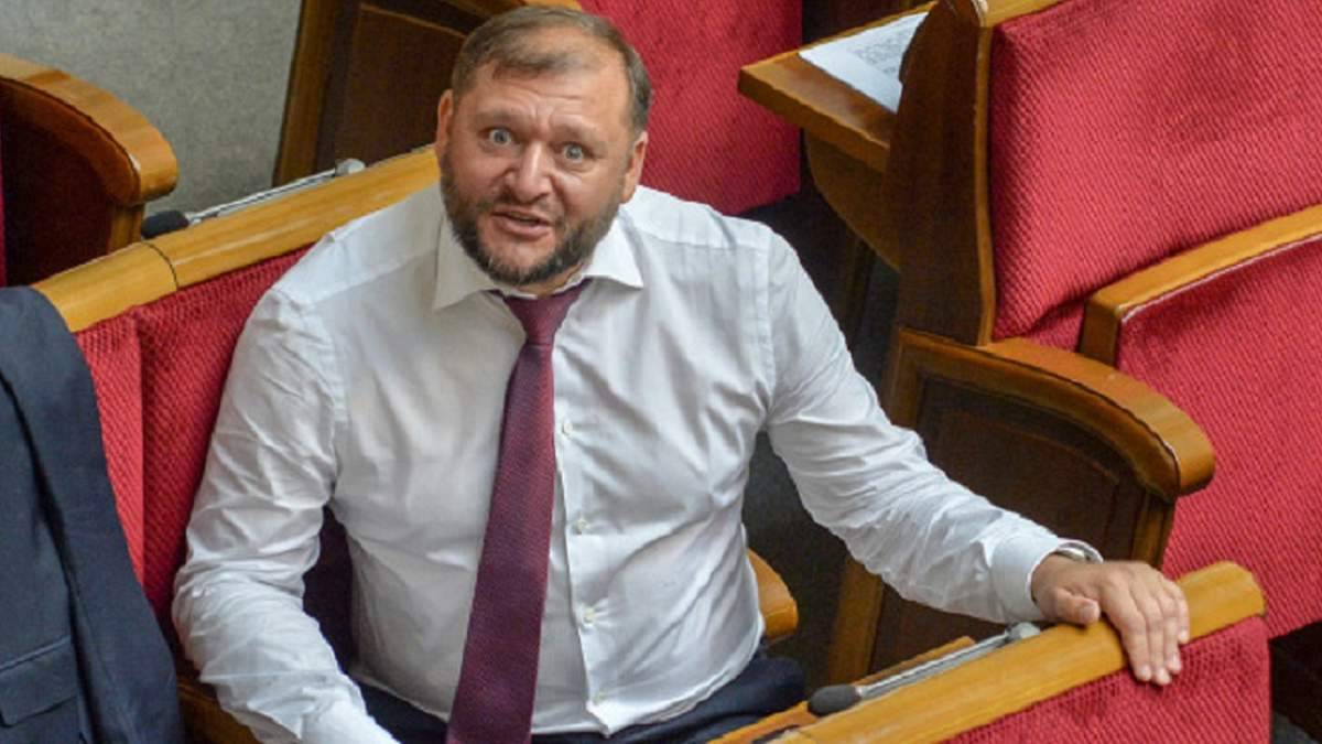 Из улиц Харькова начали снимать агитационные плакаты с Добкиным