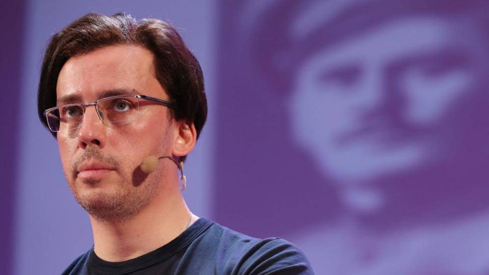 «Трудно подобрать слова, чтобы в нескольких строках описать чувство безвозвратной потери»: Максим Галкин отреагировал на смерть Владимира Меньшова