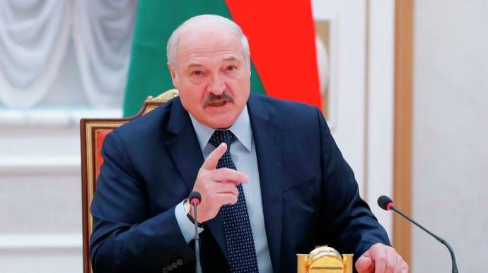 Журналист: Беларусь ждут задержки по зарплатам, пенсиям, гиперинфляция, девальвация