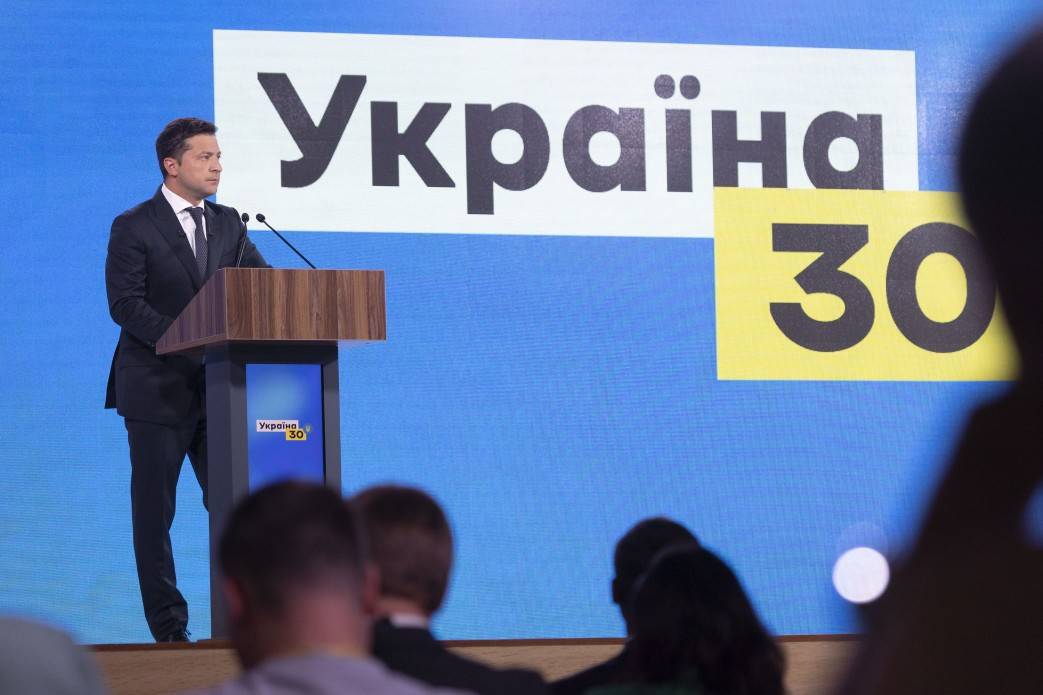 Политолог: режим Зеленского использует те же манипуляции, что и Путин