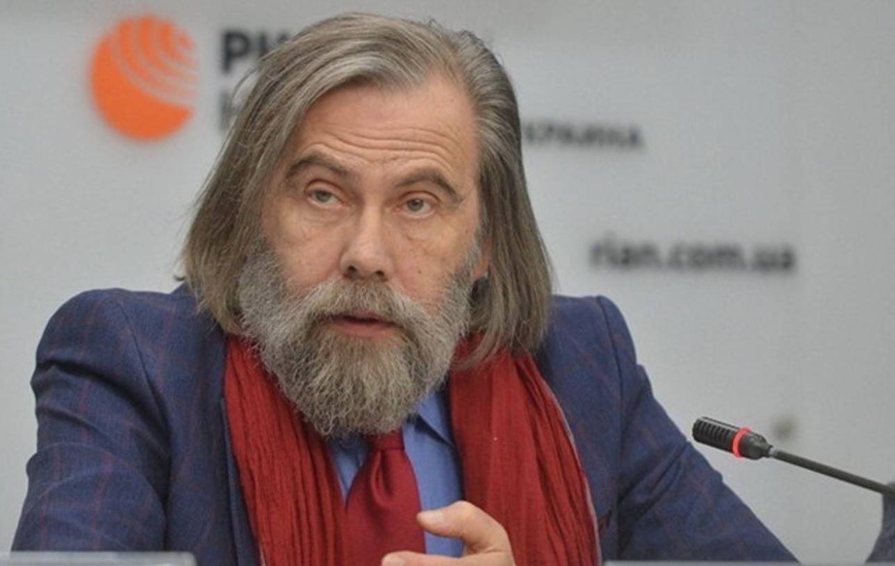 Политолог: президент Зеленский полностью повторяет политику своего предшественника Порошенко
