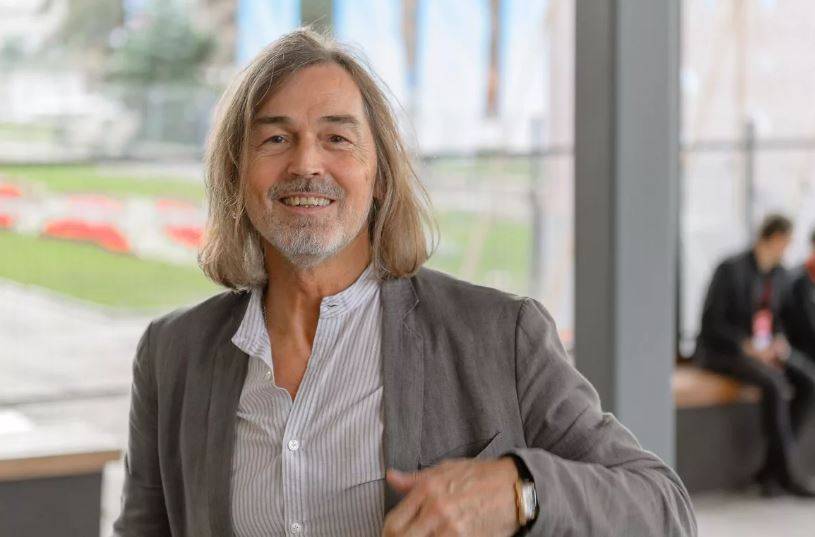 «Сейчас везде громят памятники Табакову»: Сафронов объяснил, к чему привели слова Прокловой о домогательствах