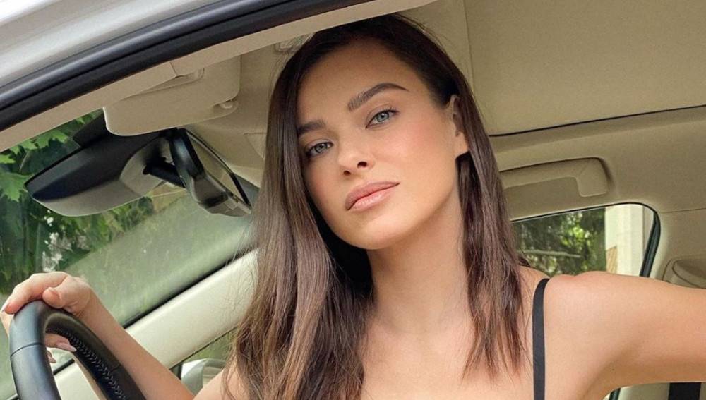 «Жара»: Елена Темникова сбросила всю одежду с себя и сфотографировалась передом близко к камере