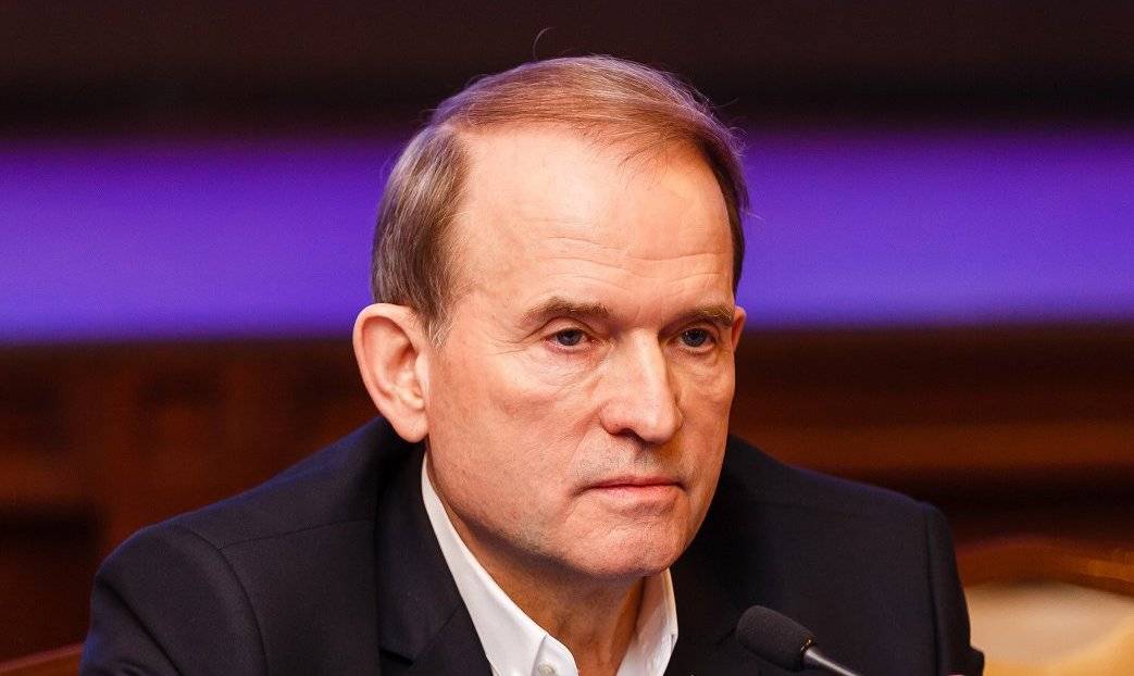 Политолог: власти выгодно выпустить Медведчука из-под домашнего ареста, рейтинг «ОПЗЖ» начал падать